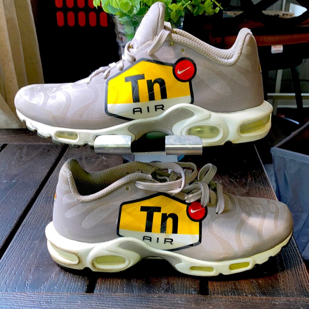 Nike Mens Air Max Plus TN SE premium